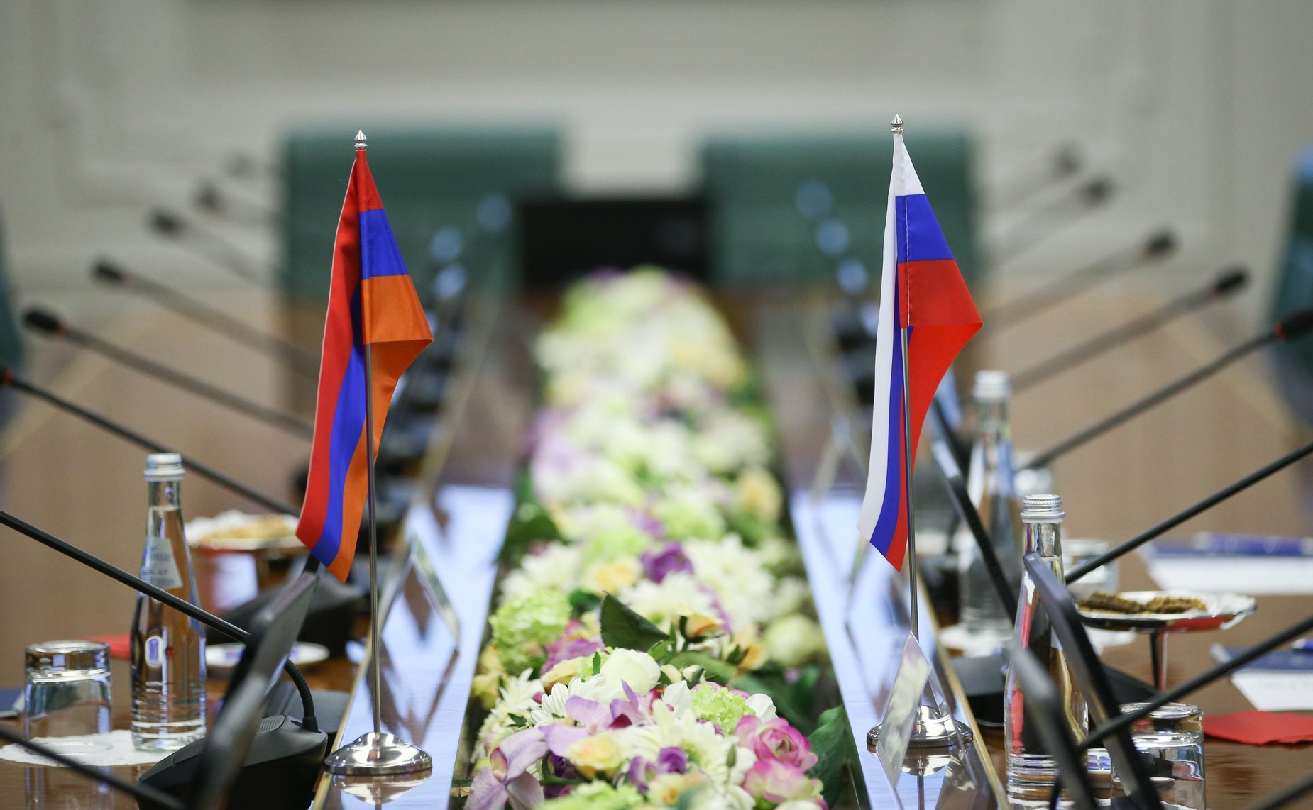 Юрий Воробьев провел встречу с Чрезвычайным и Полномочным Послом Республики Армения в РФ Вагаршаком Арутюняном