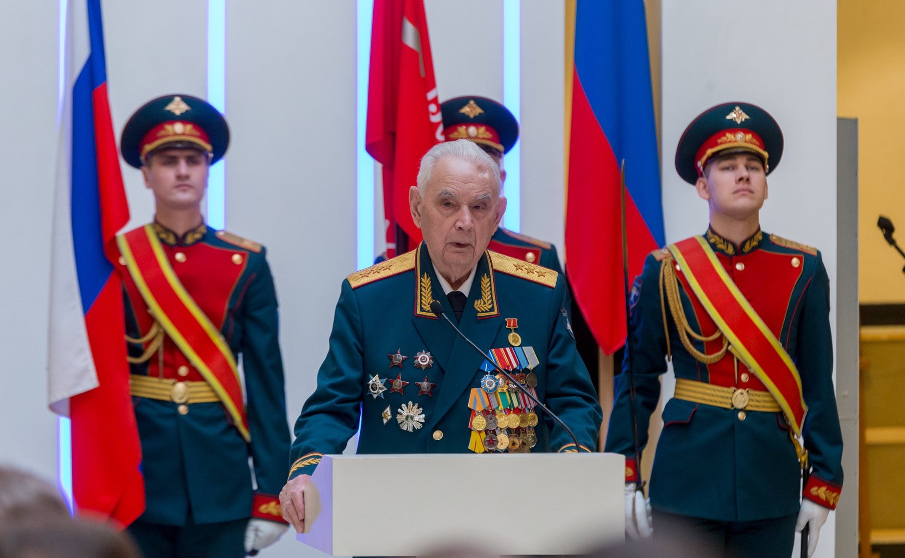 Открытие совместного торжественного заседания Комитета СФ по обороне и безопасности и Клуба военачальников Российской Федерации, посвященного 100-летию со дня создания Красной Армии