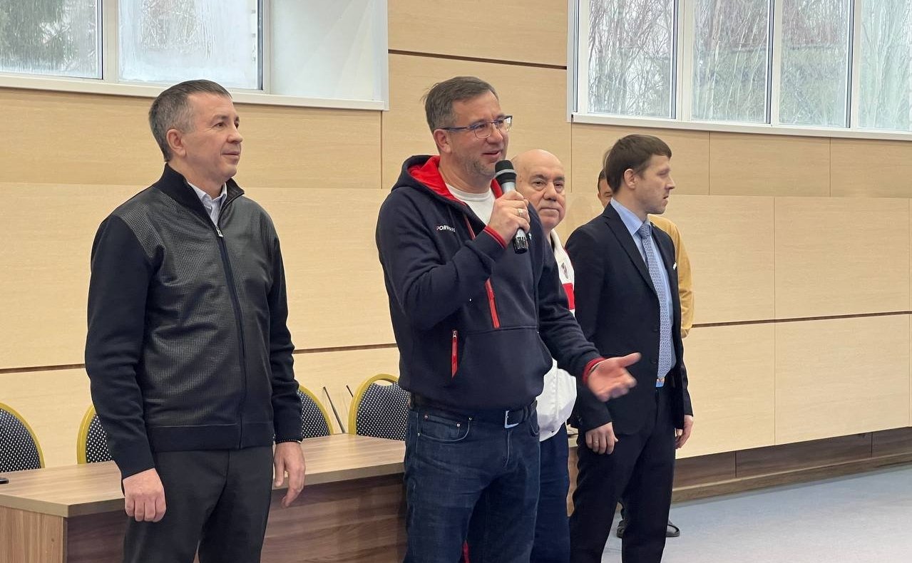 Николай Владимиров вручил награды призерам Чемпионата мира по самбо