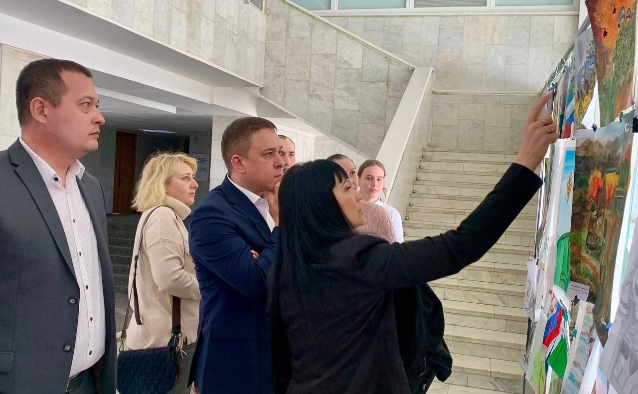 Айрат Гибатдинов вместе с общественной организацией «Победа» организовал конкурс детско-юношеского творчества