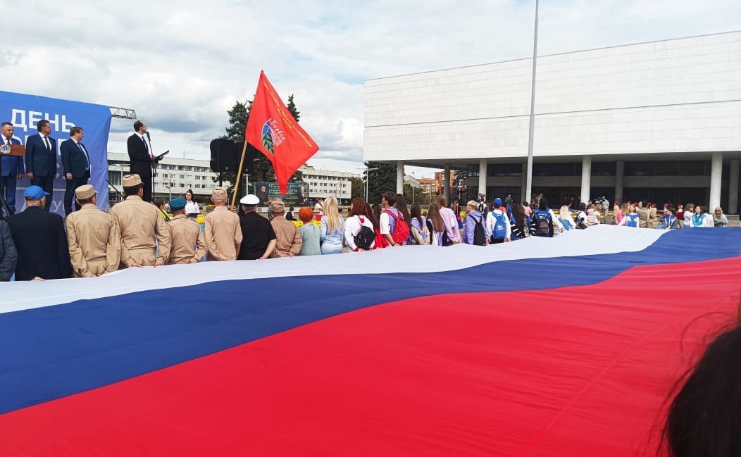 Сергей Рябухин в Ульяновской области принял участие в мероприятиях, посвященных Дню государственного флага России
