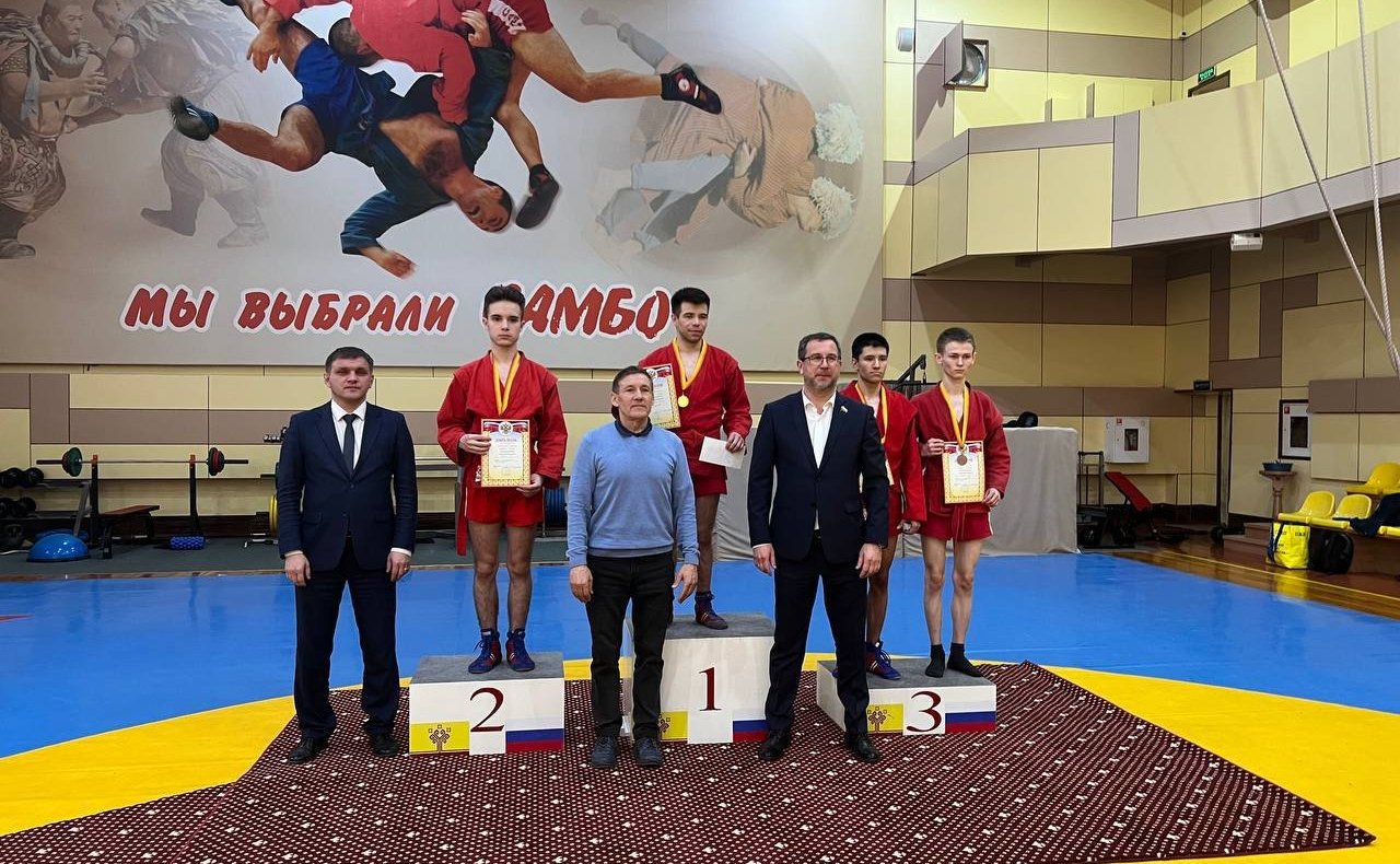 Николай Владимиров поздравил студентов-самбистов