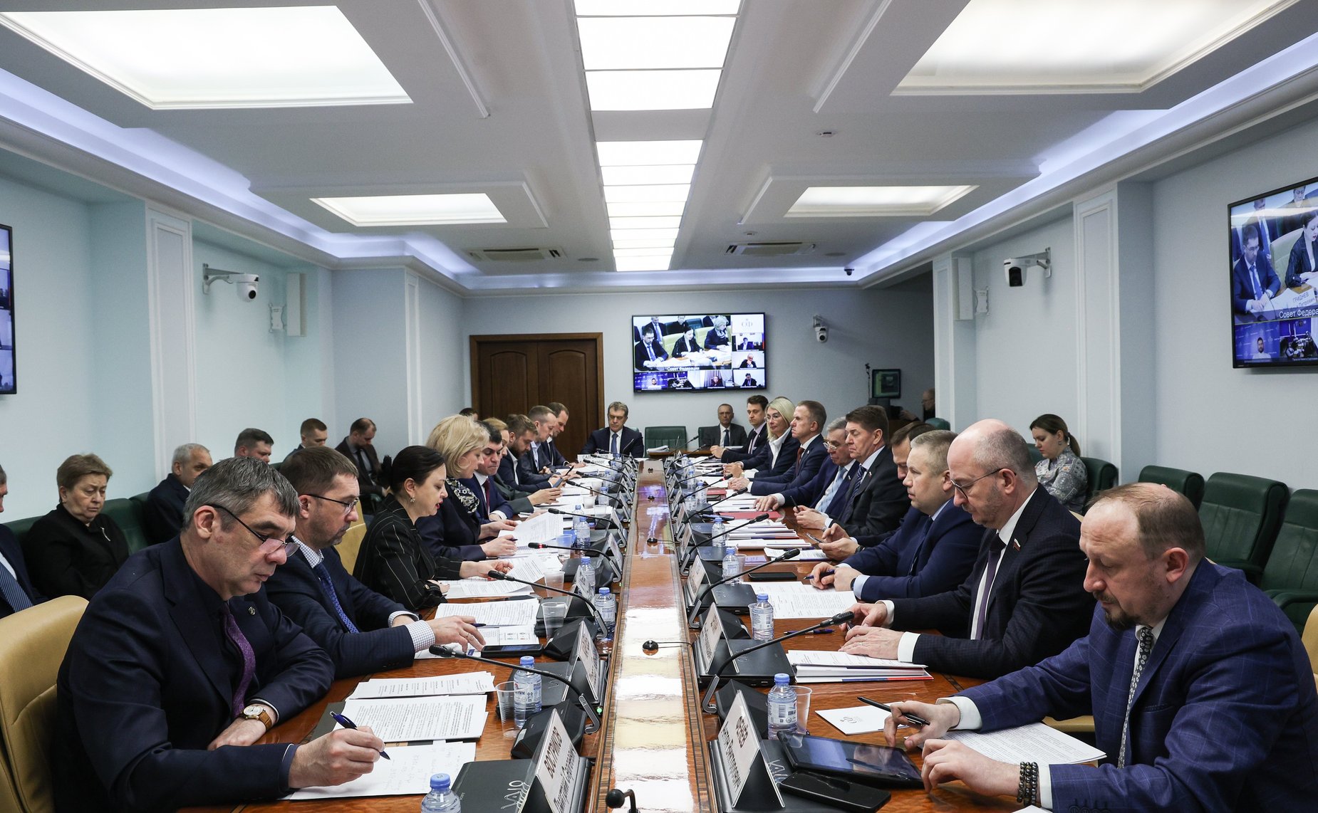 Круглый стол Комитета Совета Федерации по федеративному устройству, региональной политике, МСУ и делам Севера на тему Об актуальных вопросах реализации мероприятий комплексной программы РФ «Строительство»»