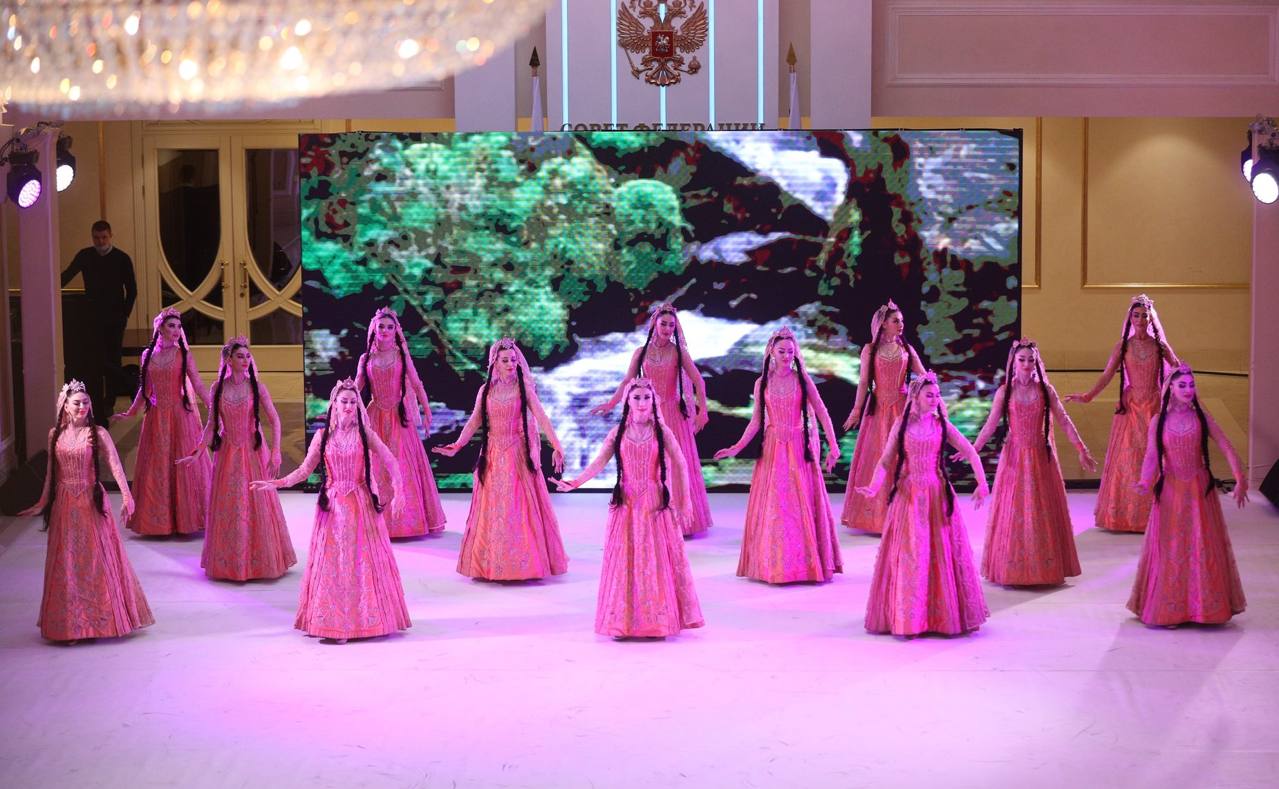 Выступление в Совете Федерации Государственного Академического заслуженного ансамбля танца Дагестана «Лезгинка»