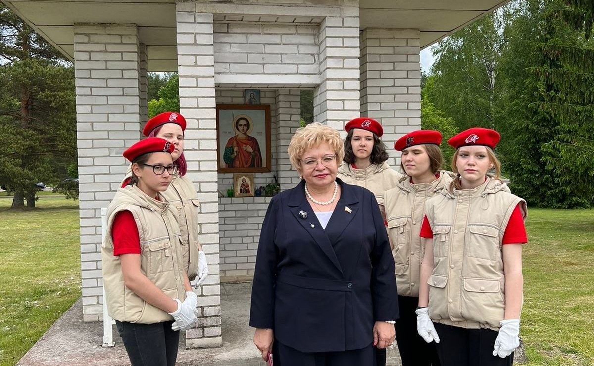 Оксана Хлякина приняла участие в церемонии открытия памятной стелы жителям Липецкой области, павшим во время Великой Отечественной войны в боях за Ленинград