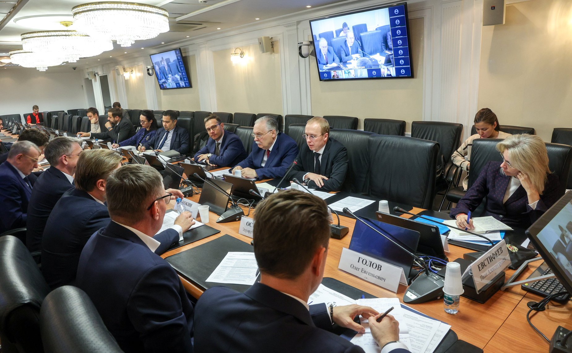 Круглый стол Комитета Совета Федерации по экономической политике совместно с Комитетом Совета Федерации по социальной политике на тему «О мерах государственной поддержки производства медицинской техники и оборудования»