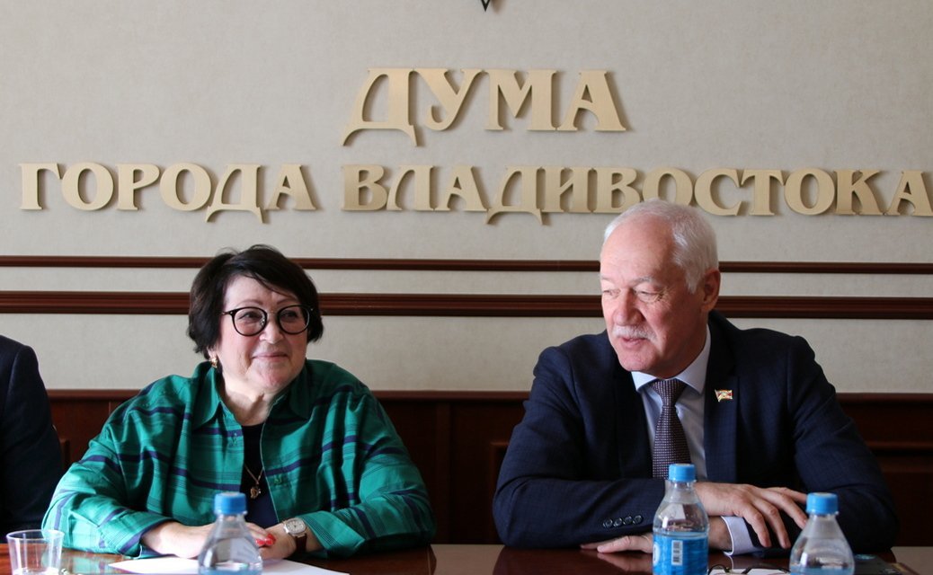 Людмила Талабаева в ходе рабочего визита в регион встретилась с депутатами Думы города Владивостока