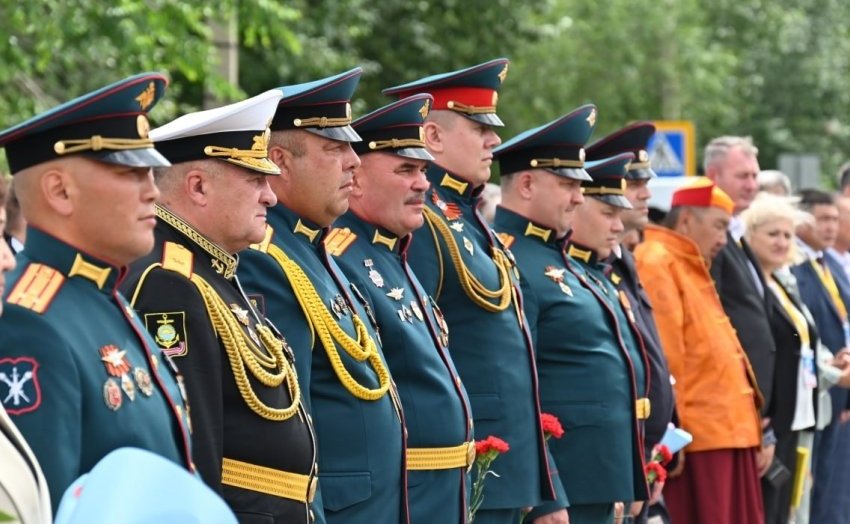 Баир Жамсуев принял участие в торжественном открытии бюста старшему лейтенанту, офицеру спецназа ГРУ, уроженцу села Цаган-Челутай Могойтуйского района Эдуарду Норполову