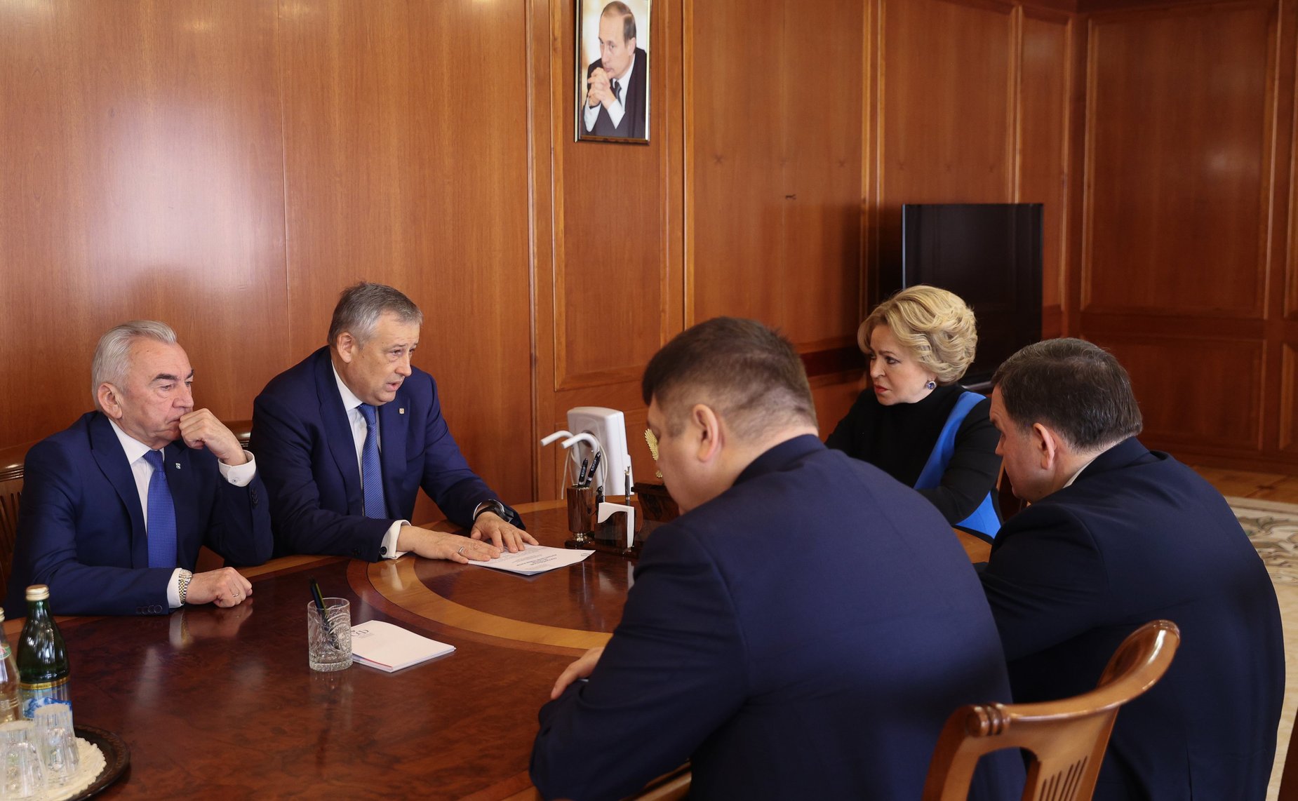 Председатель Совета Федерации Валентина Матвиенко провела встречу c руководством Ленинградской области