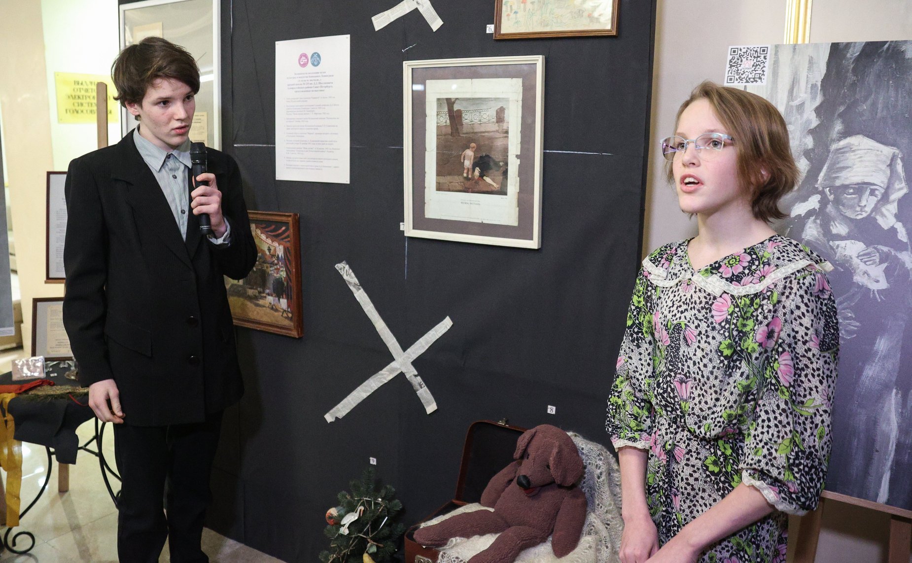 В Совете Федерации открылась выставка картин победителей конкурса детского рисунка, посвященного 80-летию прорыва блокады Ленинграда «Жизнь, деленная на граммы»