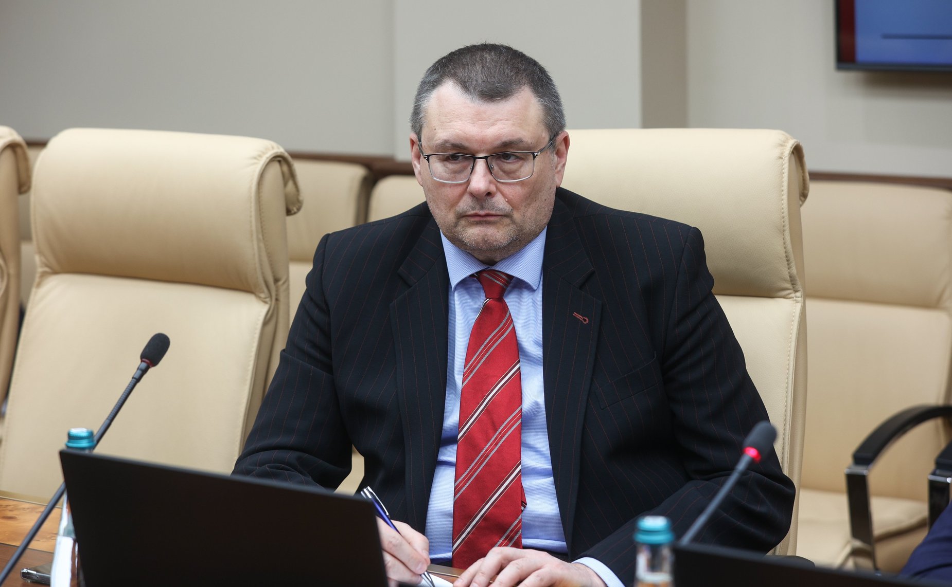 Егор Борисов провел встречу с директором по административным вопросам Национальной геологической службы Демократической Республики Конго Муамбой Мушимпаку Годфруа