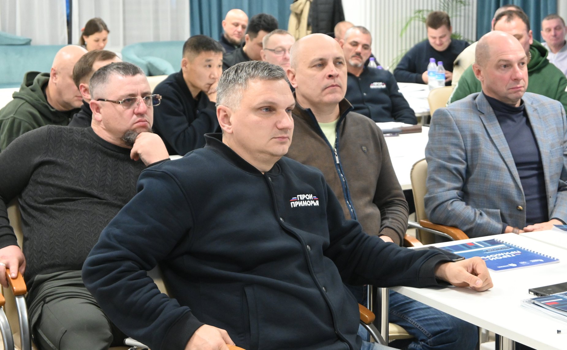 Александр Ролик провел встречу с участниками региональной программы «Герои Приморья»