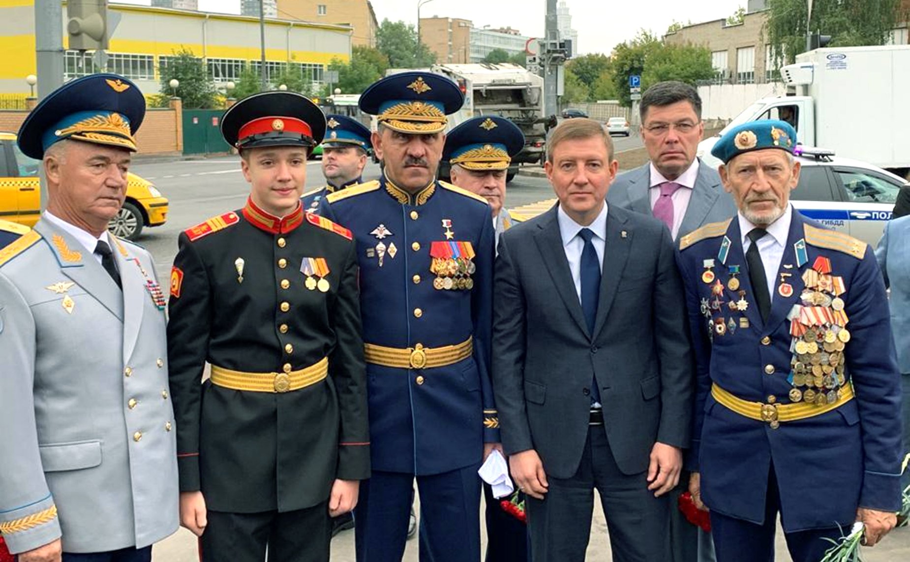 В День ВДВ Андрей Турчак принял участие в возложении цветов к памятнику В. Маргелову