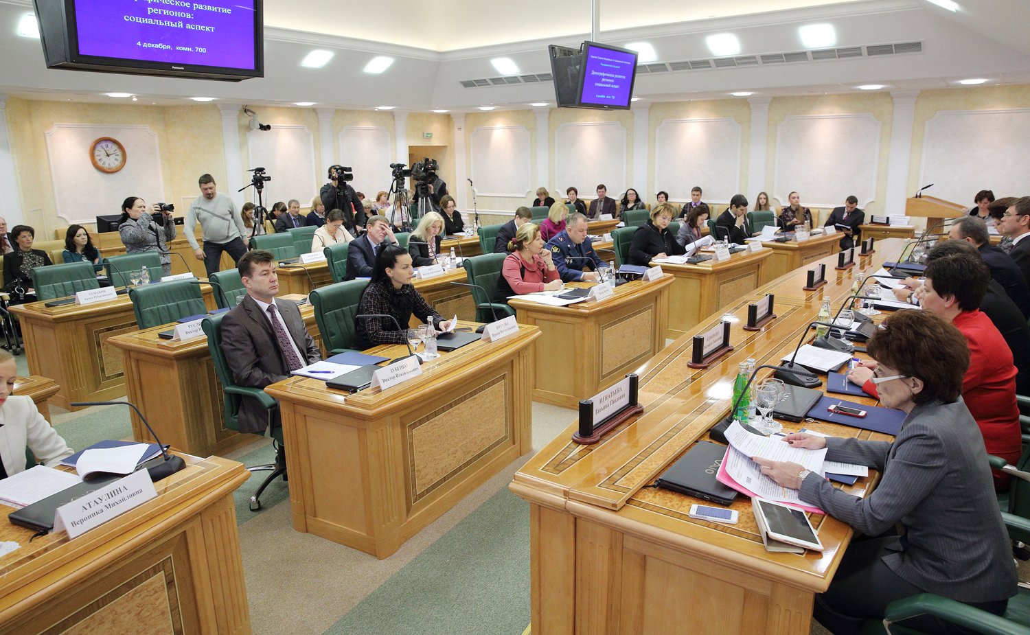 Слушания комитета по соцполитике-3