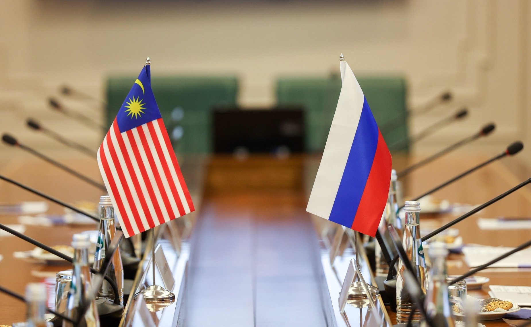 Григорий Карасин провел встречу с заместителем Председателя Сената Парламента Малайзии Нуром Джазланом Мохамедом