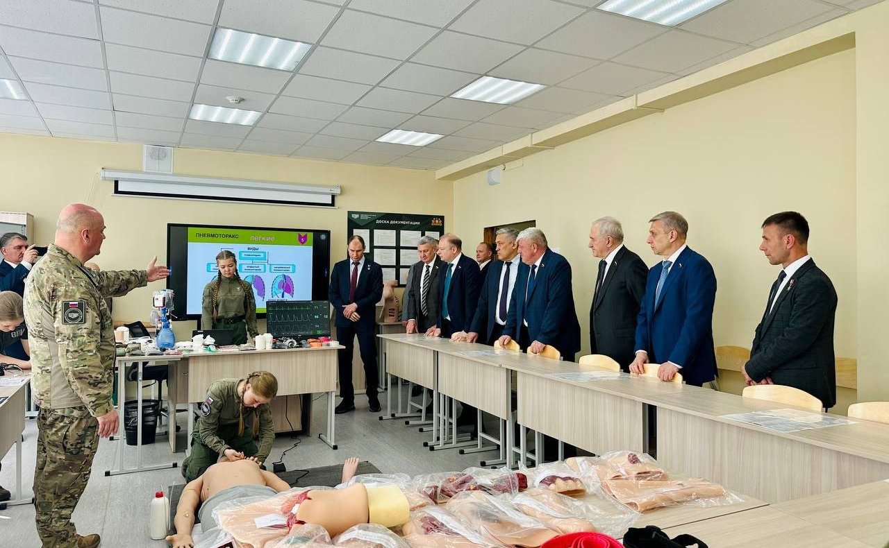 В рамках выездного заседания Комитета СФ по обороне и безопасности сенаторы посетили Центр военно-спортивной подготовки ВОИН