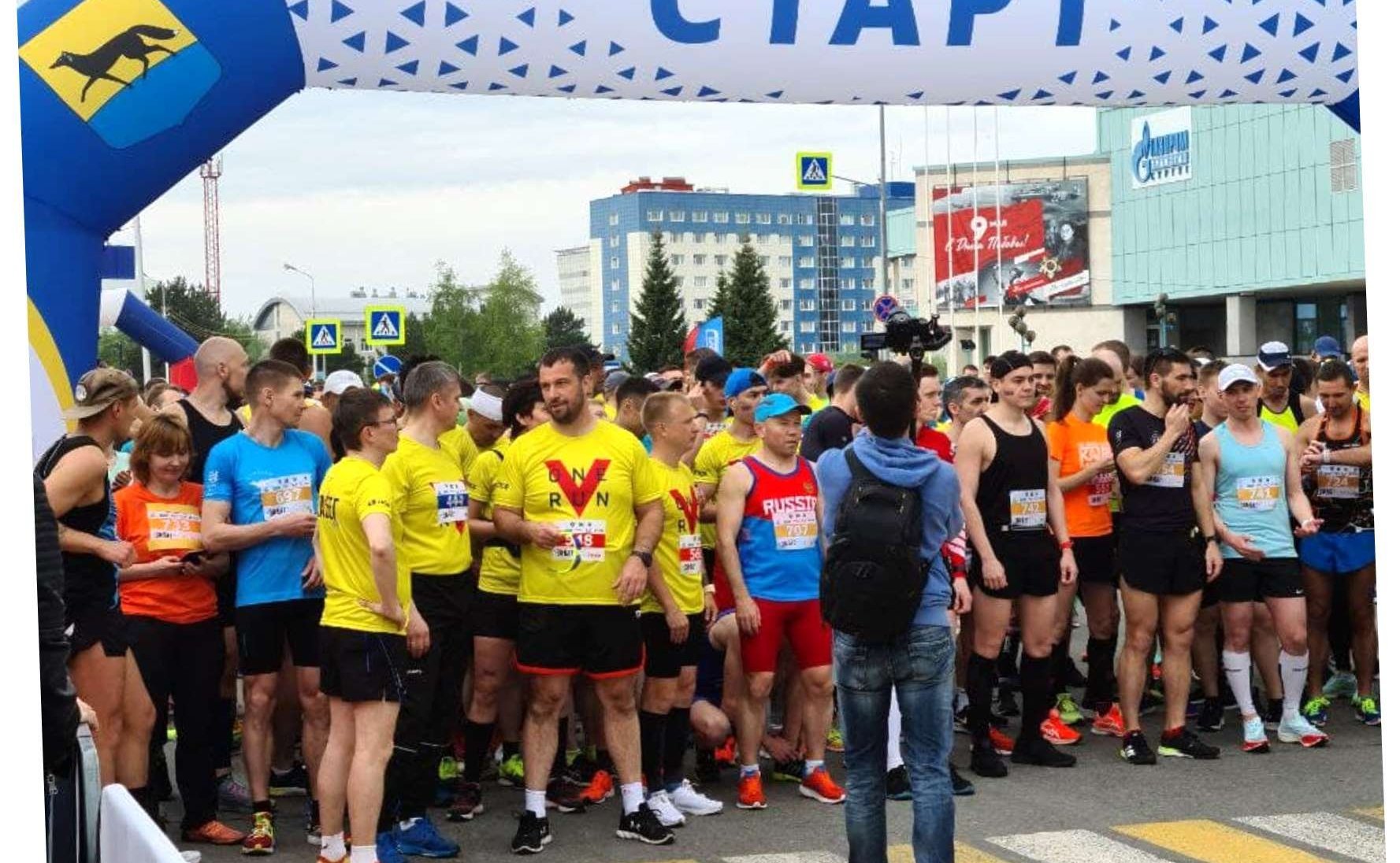 Эдуард Исаков в рамках рабочей поездки в регион стал участником всероссийского полумарафона «Забег.рф» в городе Сургуте