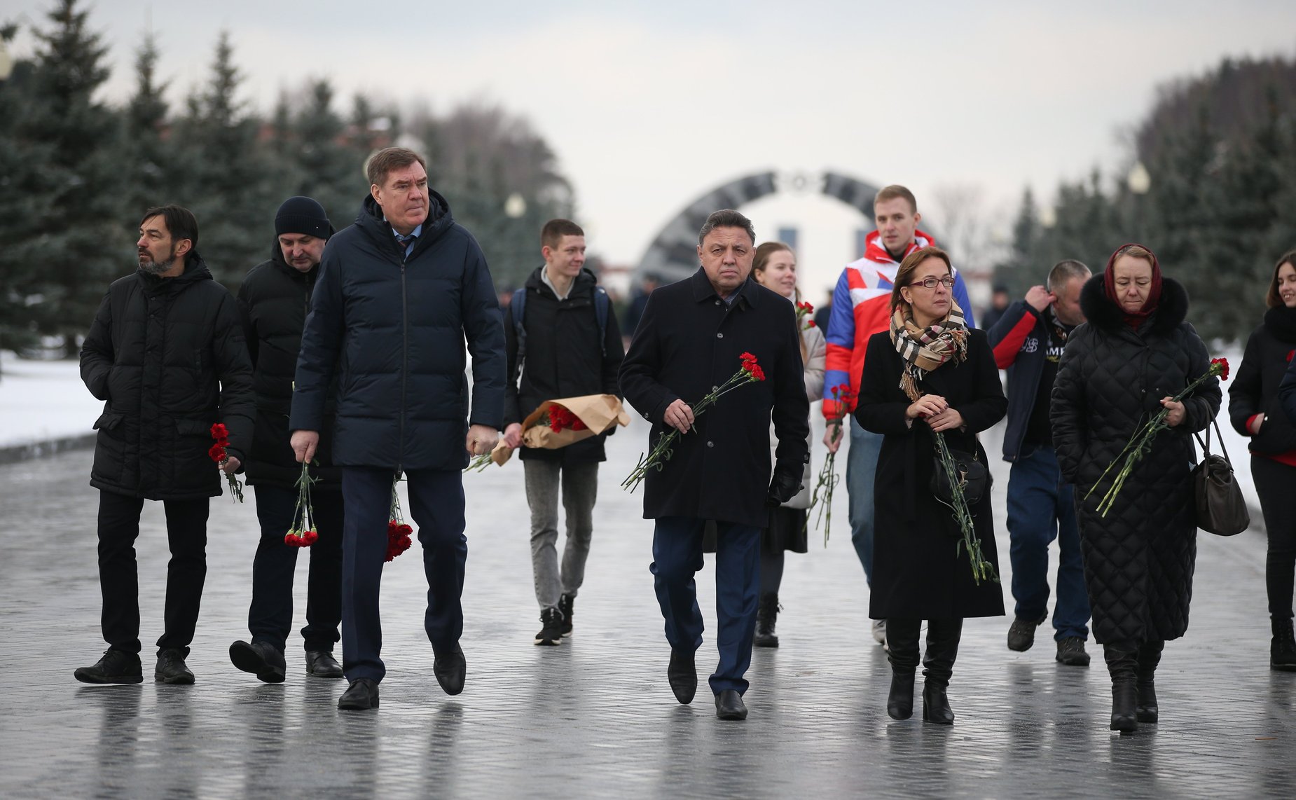 Сенаторы РФ приняли участие в траурном мероприятии, посвященном Дню Неизвестного Солдата