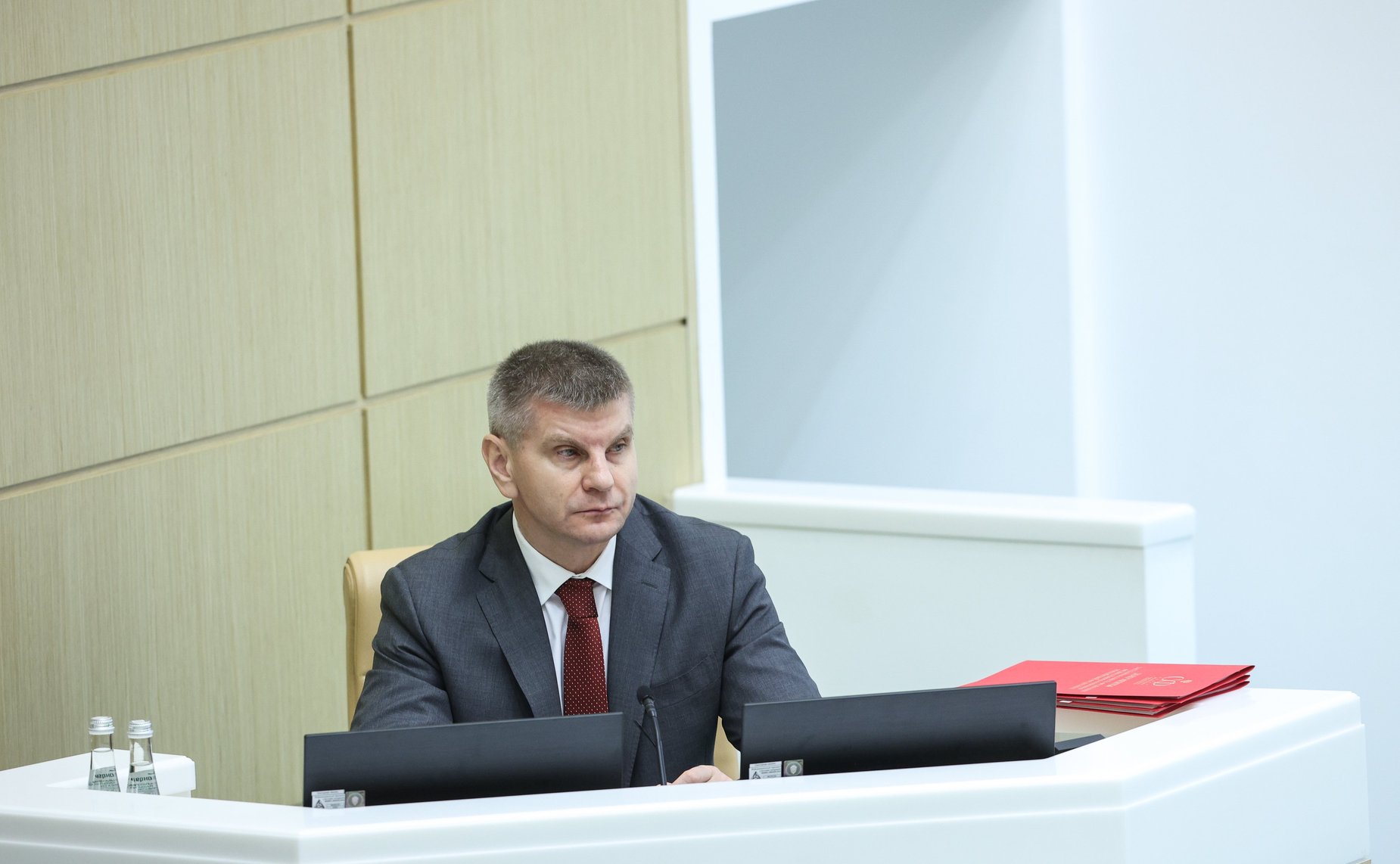 Геннадий Голов