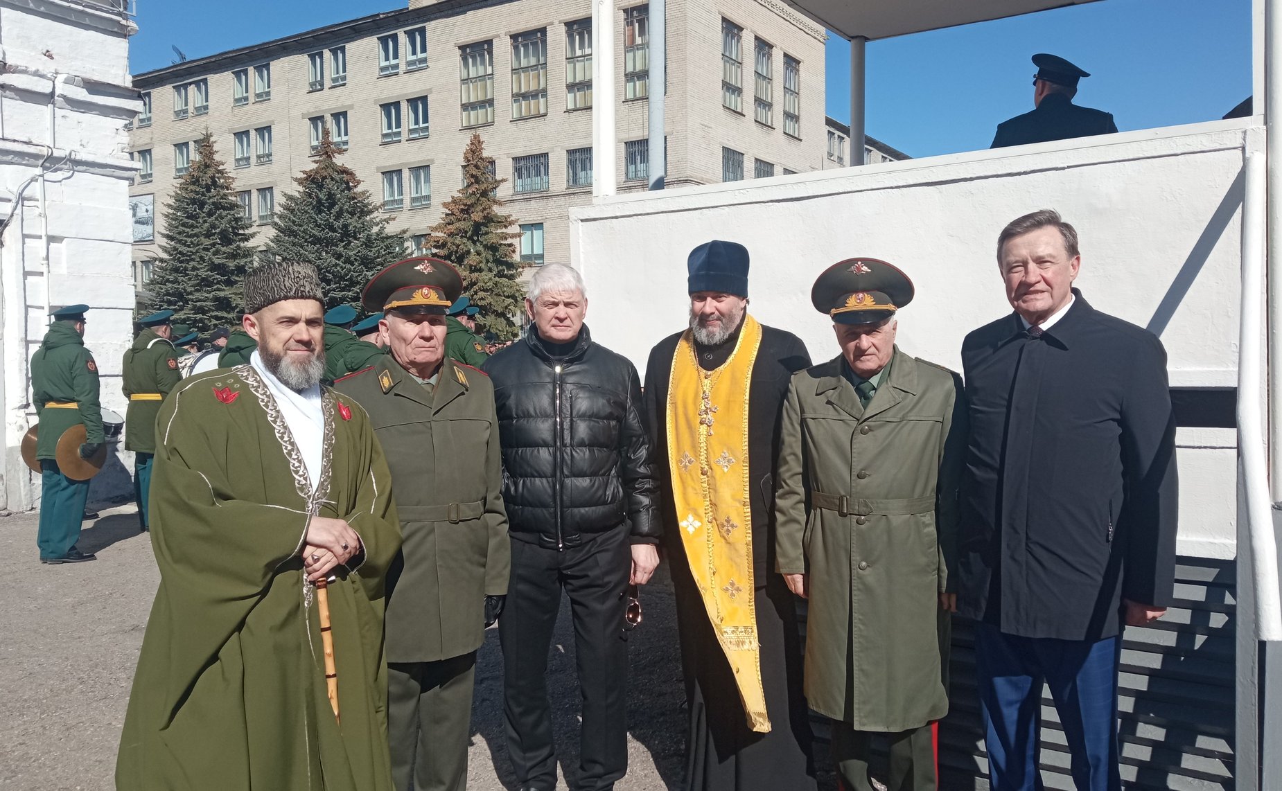 Сергей Рябухин принял участие в церемонии выпуска младших специалистов в Ульяновском учебном центре войск связи