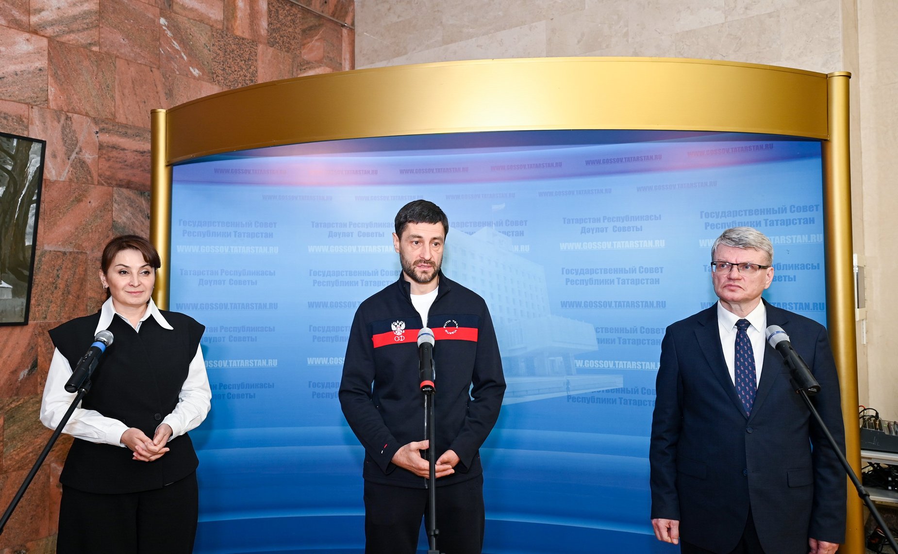 Пресс-подход сенаторов по итогам обсуждения актуальных вопросов в Государственном Совете Республики Татарстан