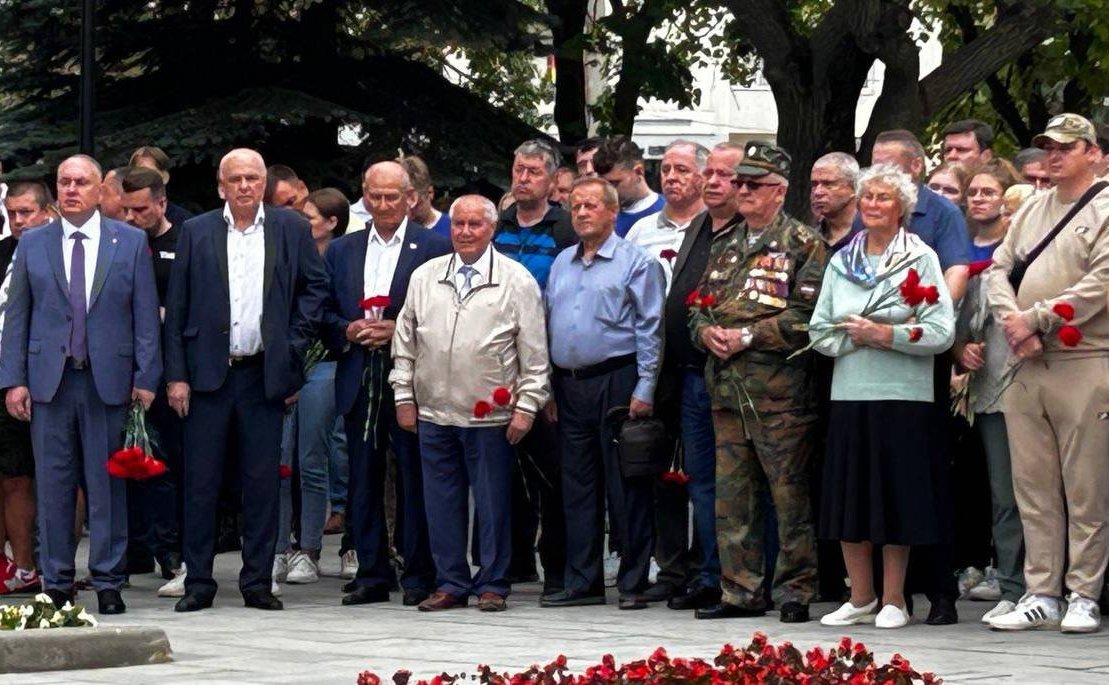 Андрей Шохин принял участие в открытии во Владимире памятника Герою России Роману Кутузову