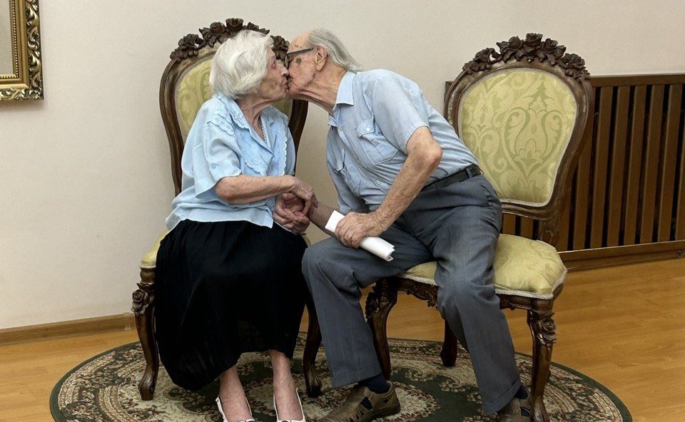 Екатерина Алтабаева поздравила супружескую пару в Севастополе с 70-летним юбилеем совместной жизни
