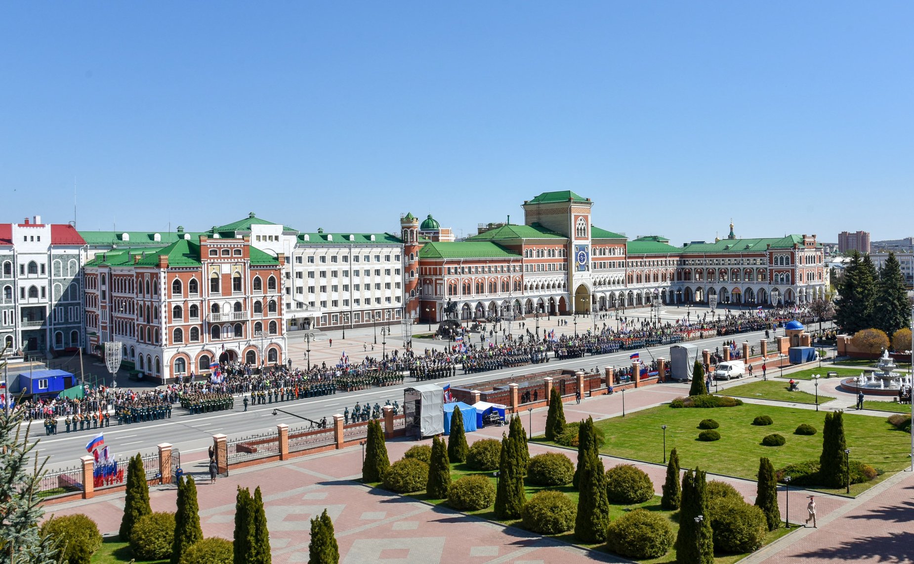 Военный парад в честь Дня Победы, с торжественным прохождением войск Йошкар-Олинского гарнизона и кадетов, проездом механизированной колонны техники ракетной дивизии
