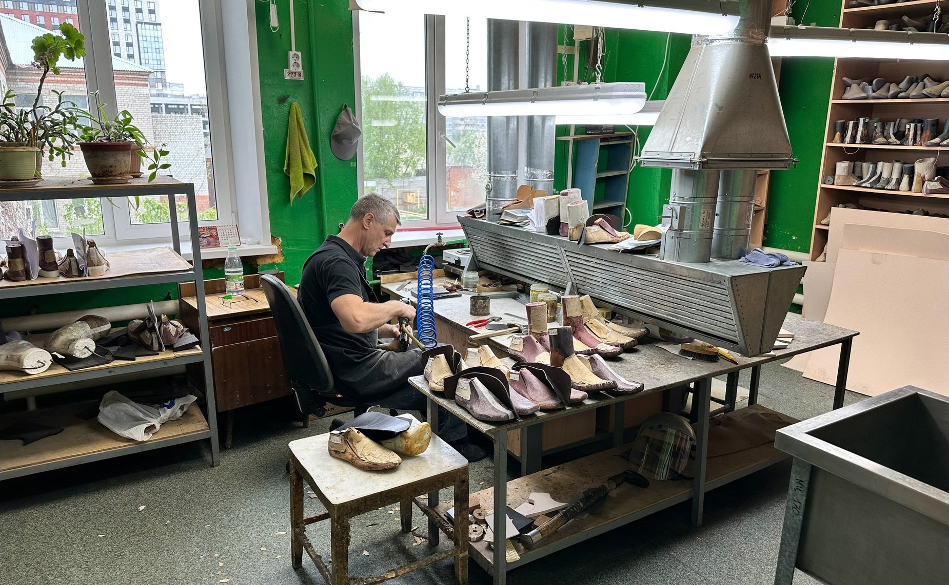 Игорь Мурог оценил в Рязанской области производство протезных изделий для участников специальной военной операции