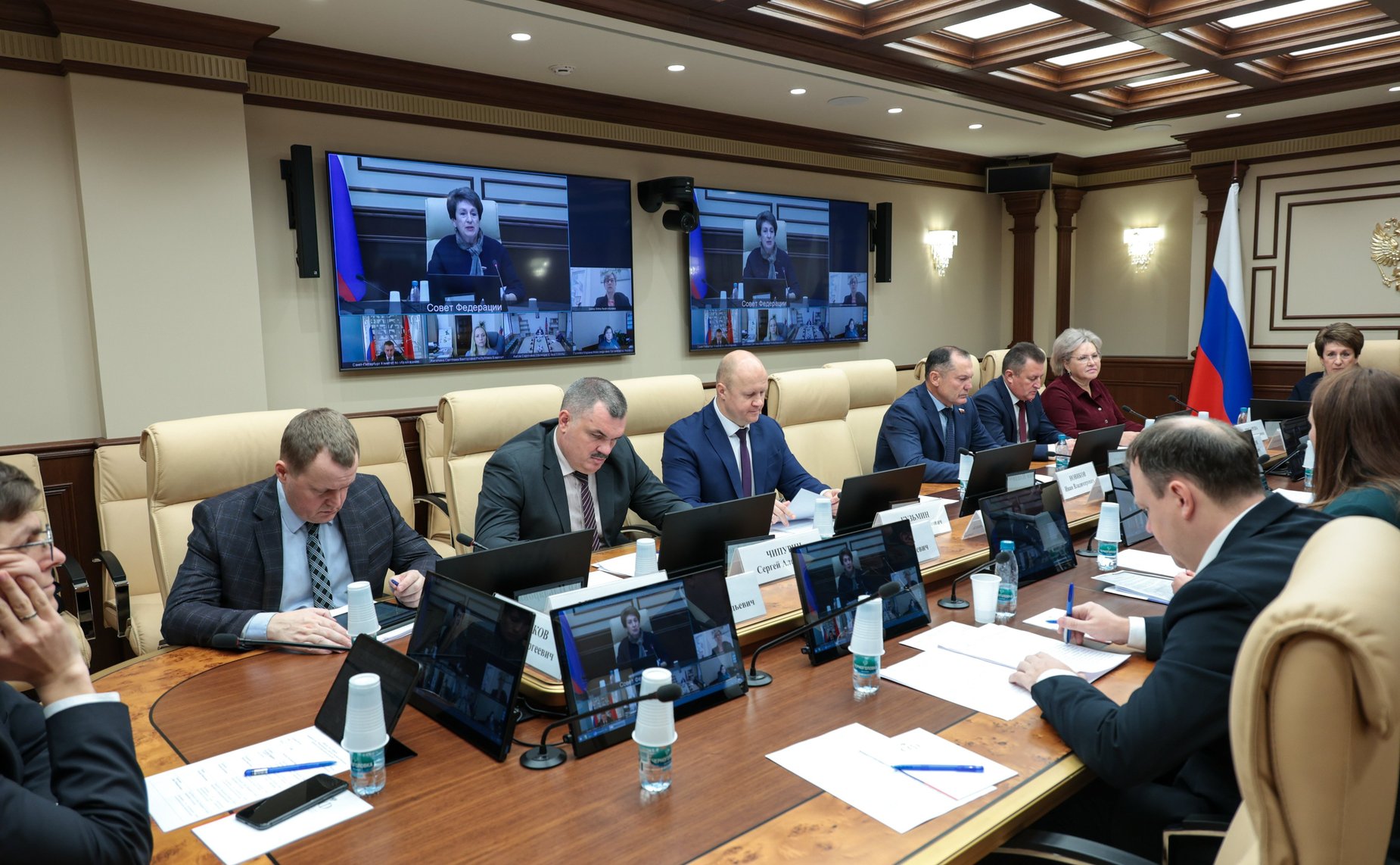 Совещание Комитета СФ по науке, образованию и культуре совместно с Комитетом СФ по экономической политике «Об организации в субъектах Российской Федерации перевозок детей школьными автобусами»