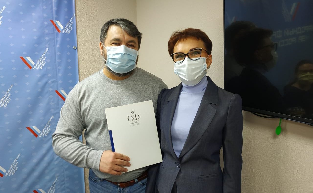 Татьяна Кусайко вручила волонтёрам Мурманской области благодарственные письма