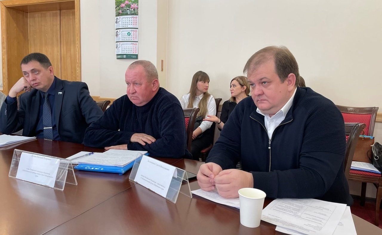 Сергей Безденежных провел встречу с руководством Министерства здравоохранения Хабаровского края и «Дальневосточного центра лекарственного обеспечения и координации деятельности медицинских организаций» (»ДВЦЛО И КДМО») Хабаровского края