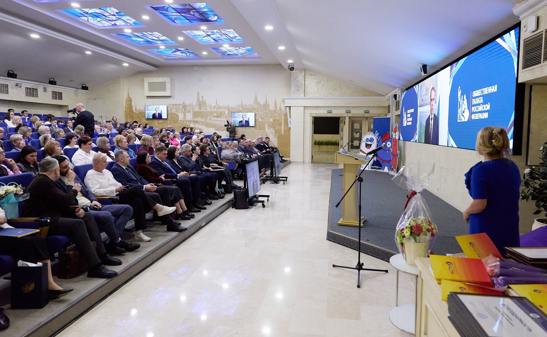 Любовь Глебова приняла участие в мероприятии, состоявшемся в Общественной палате РФ