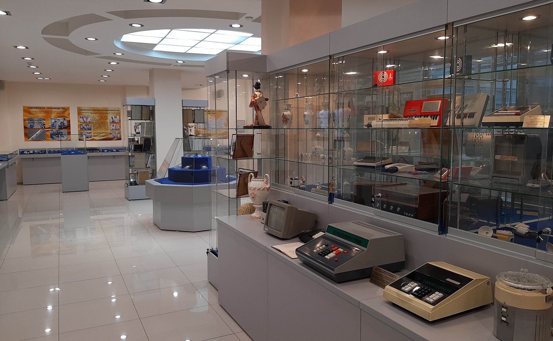 С. Мартынов посетил завод полупроводниковых приборов в Йошкар-Оле