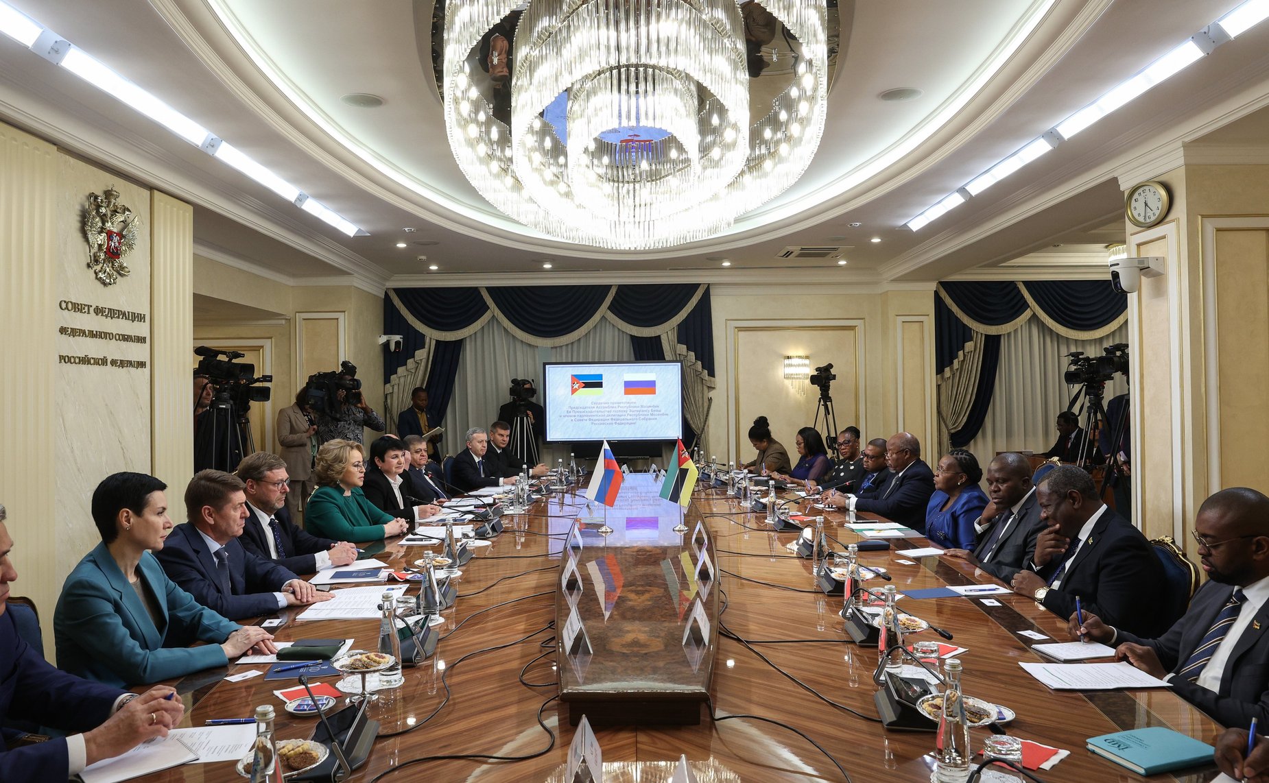 Валентина Матвиенко провела встречу с Председателем Ассамблеи Республики Мозамбик Эшперансой Биаш