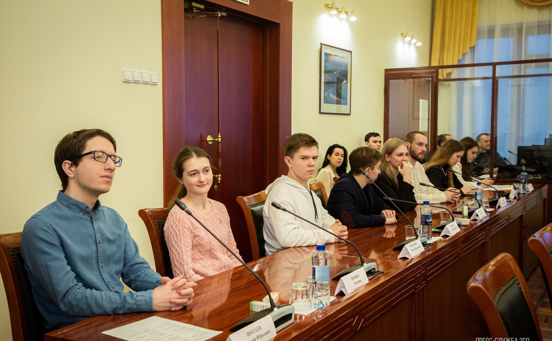 Юрий Воробьев принял участие в очередном заседании Дискуссионного клуба Молодежного парламента при Законодательном Собрании субъекта РФ
