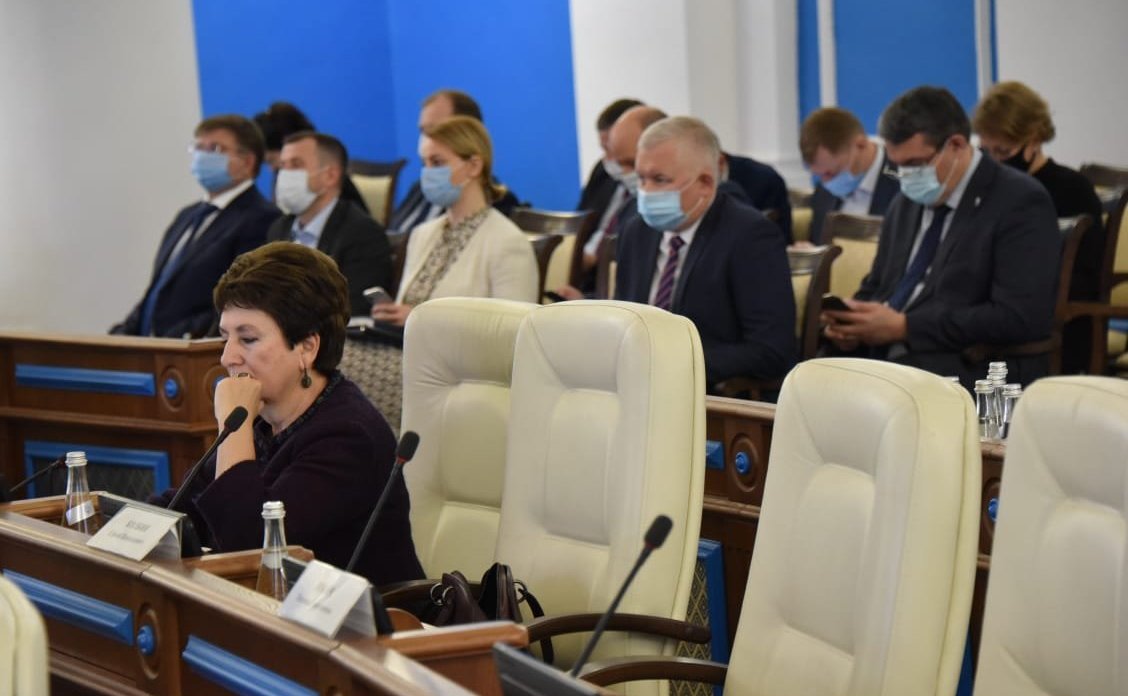 Екатерина Алтабаева приняла участие в пленарном заседании Законодательного Собрания города