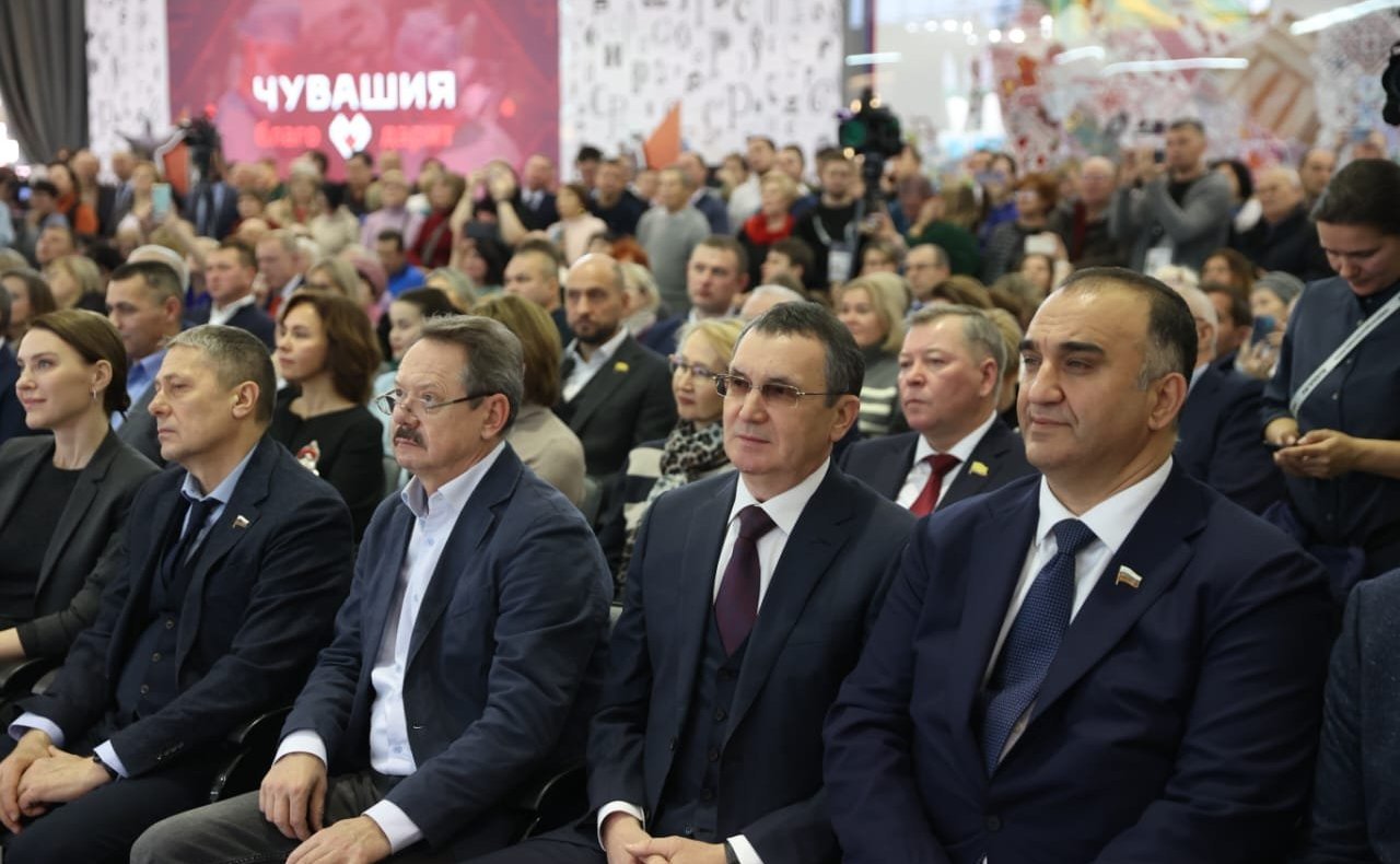 Николай Федоров приветствовал участников Дня Чувашской Республики