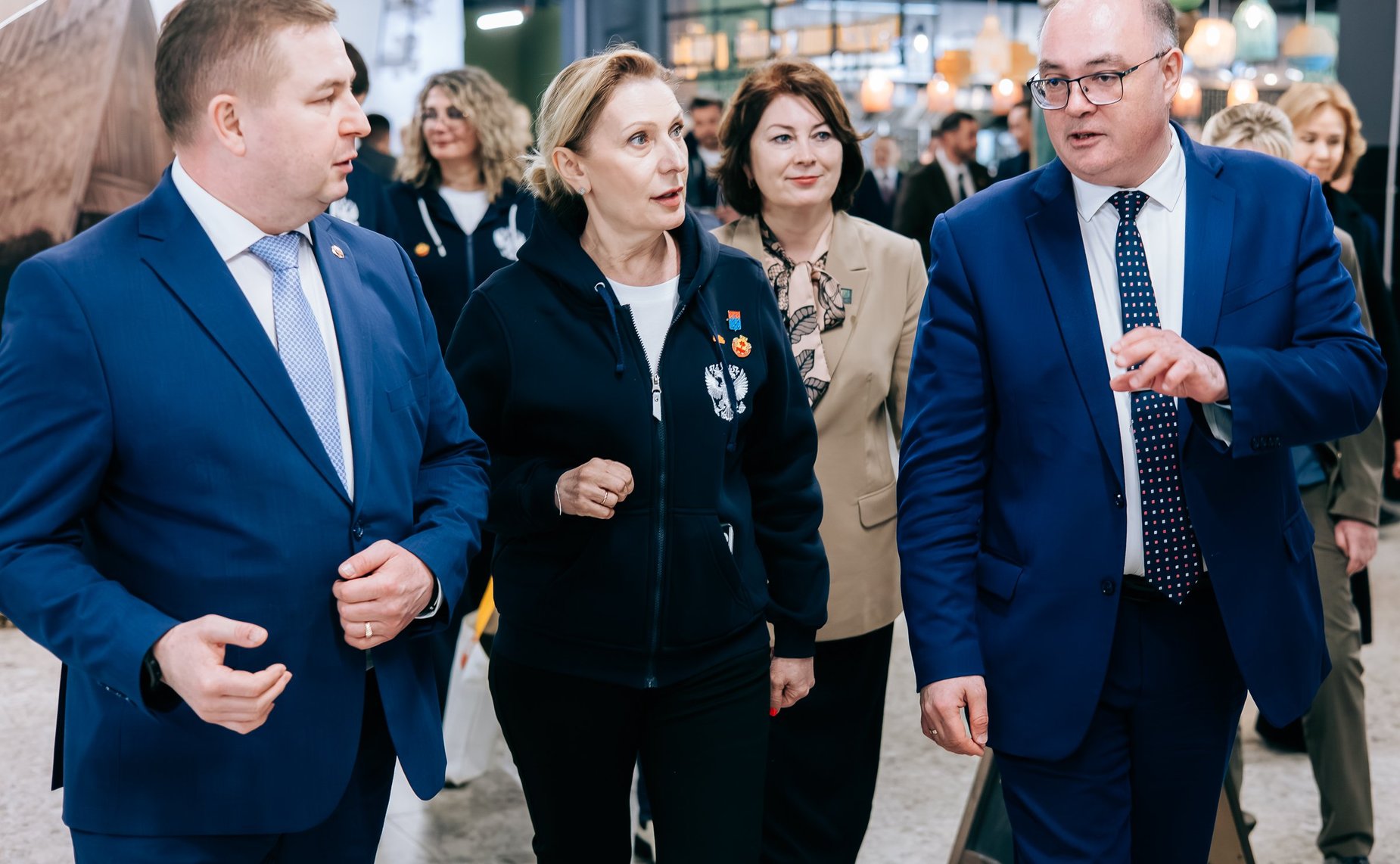 Сенаторы посетили агромаркет «Пехет»