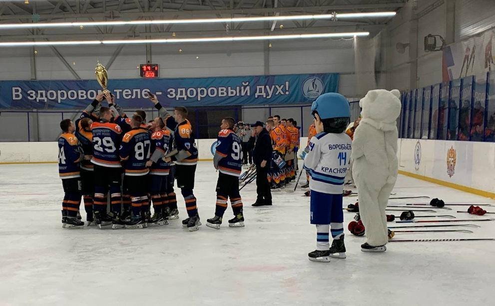 Юрий Воробьев поздравил спасателей Вологодской области, преподавательский состав и воспитанников образовательного центра «Корабелы Прионежья» с профессиональным праздником — Днем спасателя