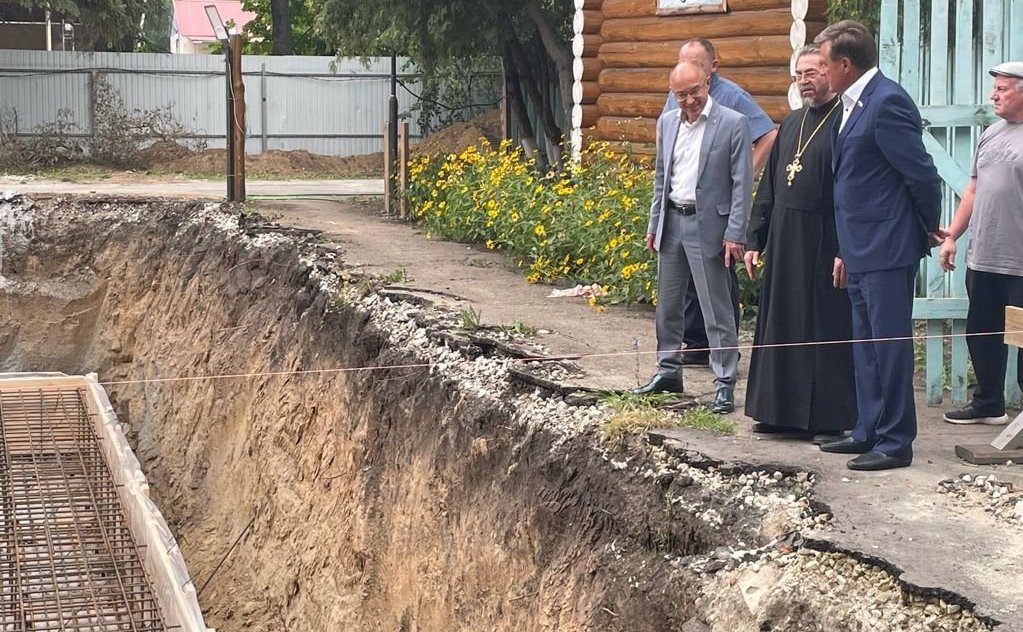 Сергей Рябухин в рамках рабочей поездки в Ульяновск осмотрел место строительства Храма во имя Святого Александра Невского
