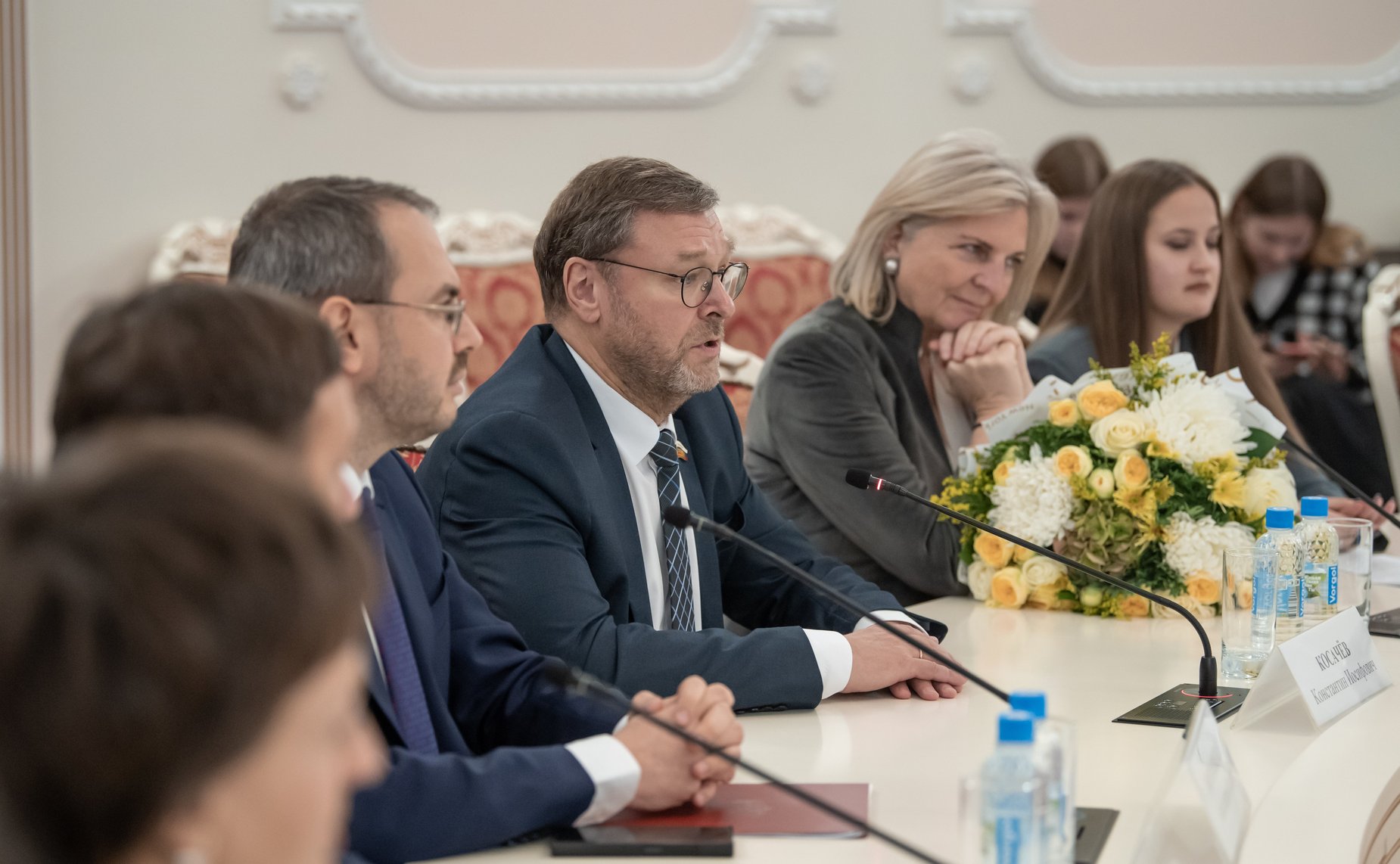 Заместитель Председателя СФ Константин Косачев принял участие в церемонии присвоения званий Посла российского образования и науки