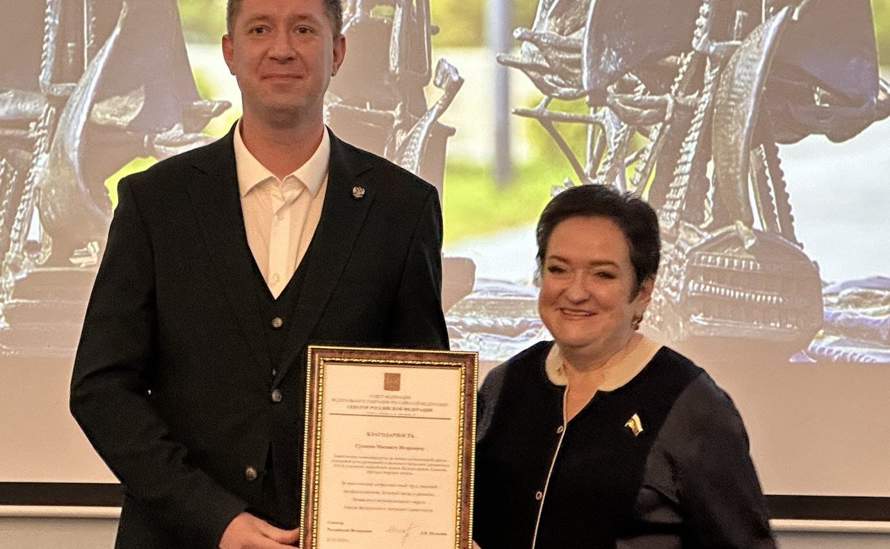 Лариса Мельник поздравила жителей Ленинского района города-героя с 88-летием со дня его основания