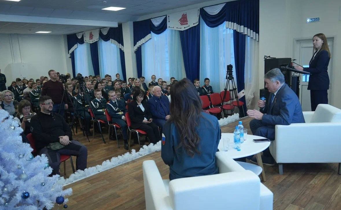 Юрий Воробьев поздравил спасателей Вологодской области, преподавательский состав и воспитанников образовательного центра «Корабелы Прионежья» с профессиональным праздником — Днем спасателя