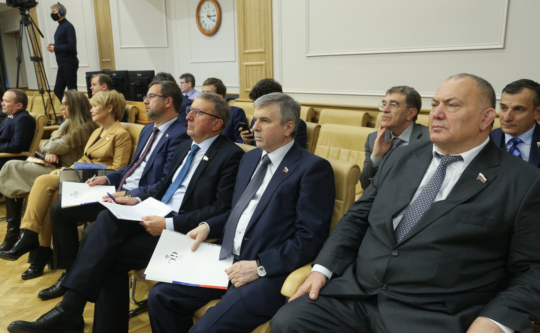 Встреча сенаторов Российской Федерации с Министром промышленности и торговли РФ Денисом Мантуровым в формате «Открытого диалога»