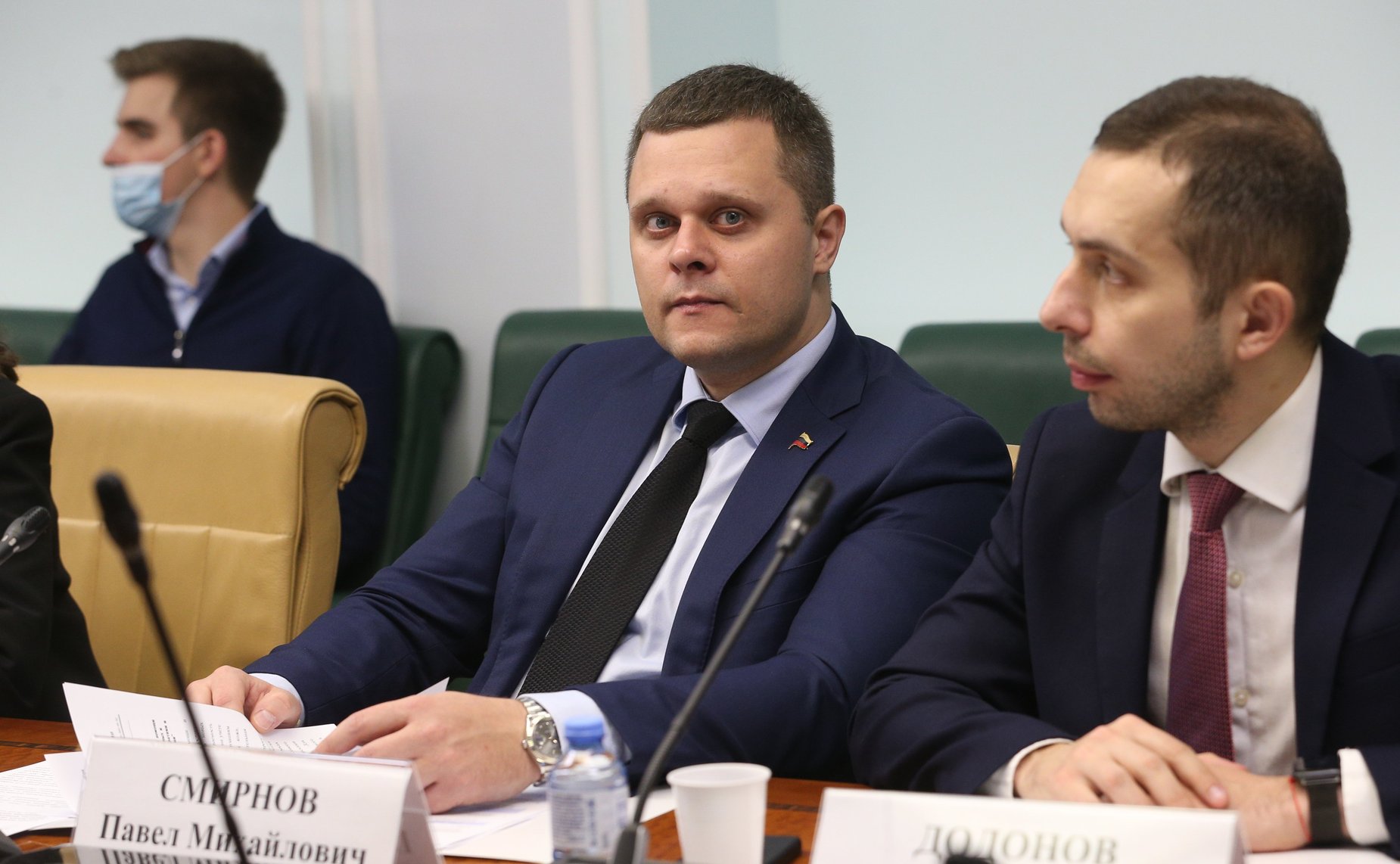 Заседание «круглого стола» с участием членов Палаты молодых законодателей