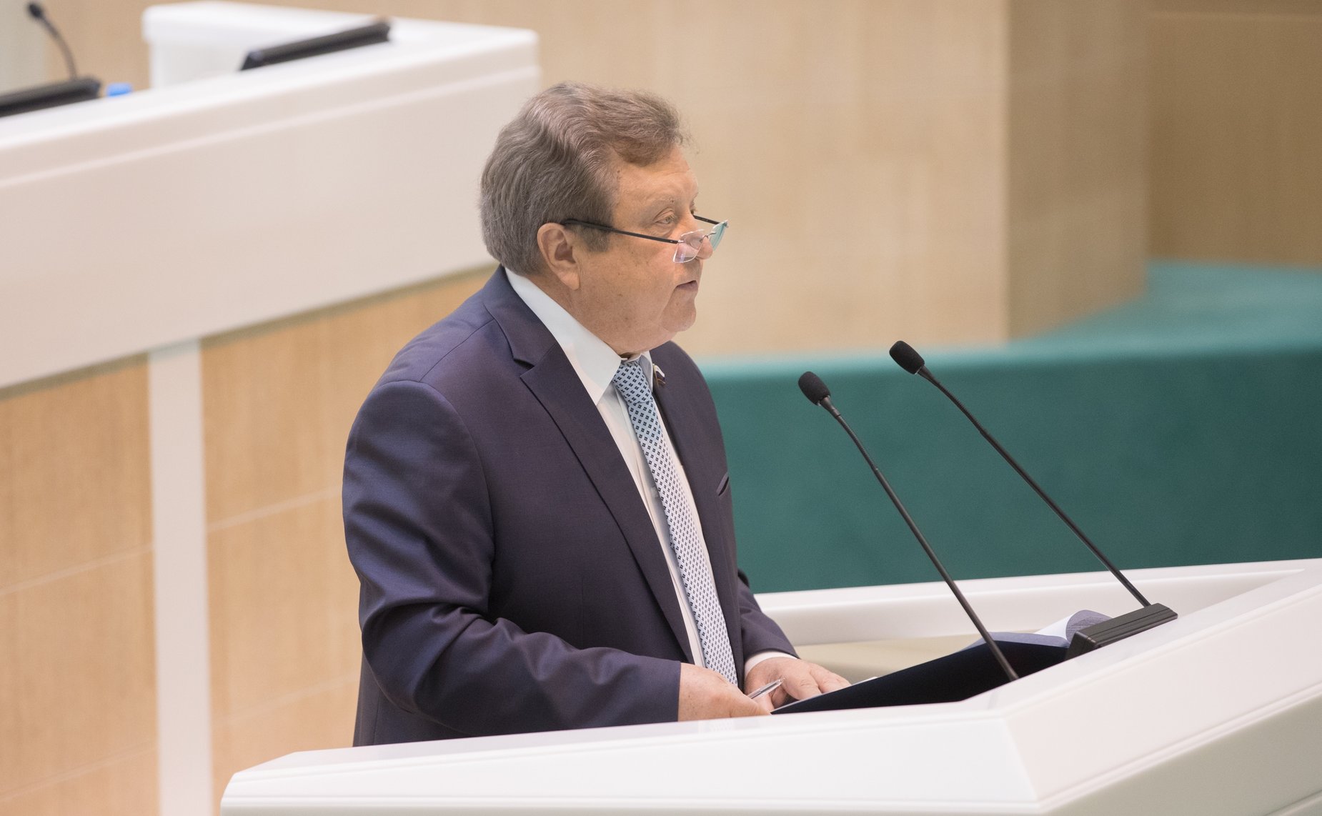 Е. Серебренников