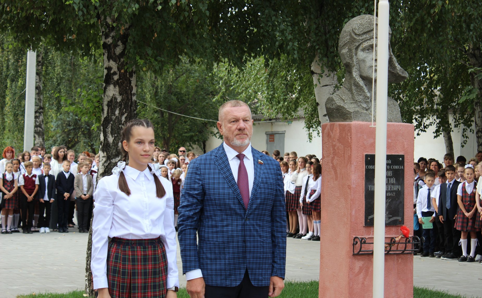 Сергей Горняков в городе Урюпинске принял участие в мероприятиях, посвященных Дню знаний