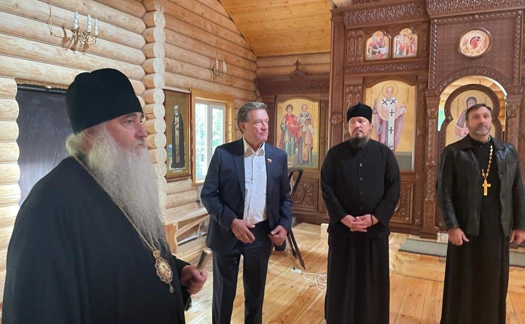 Сергей Рябухин также принял участие в Божественной литургии в храме во имя святого благоверного великого князя Александра Невского города Ульяновска