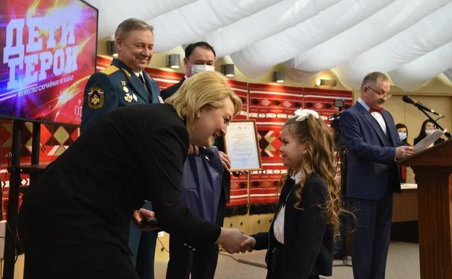 Лилия Гумерова приняла участие в торжественной церемонии награждения памятными медалями Совета Федерации «За проявленное мужество» детей-героев из Башкортостана